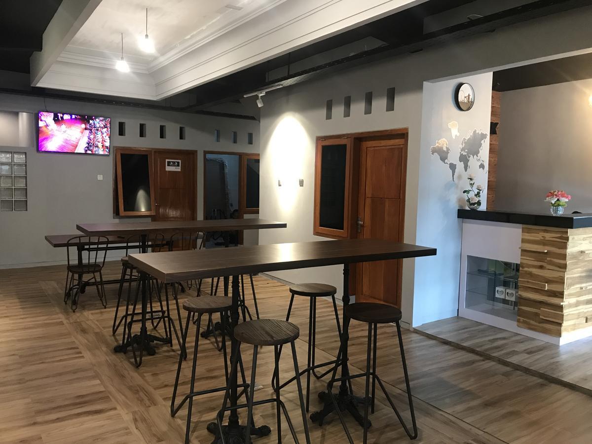 Innbox Capsule Hotel Jembel Εξωτερικό φωτογραφία