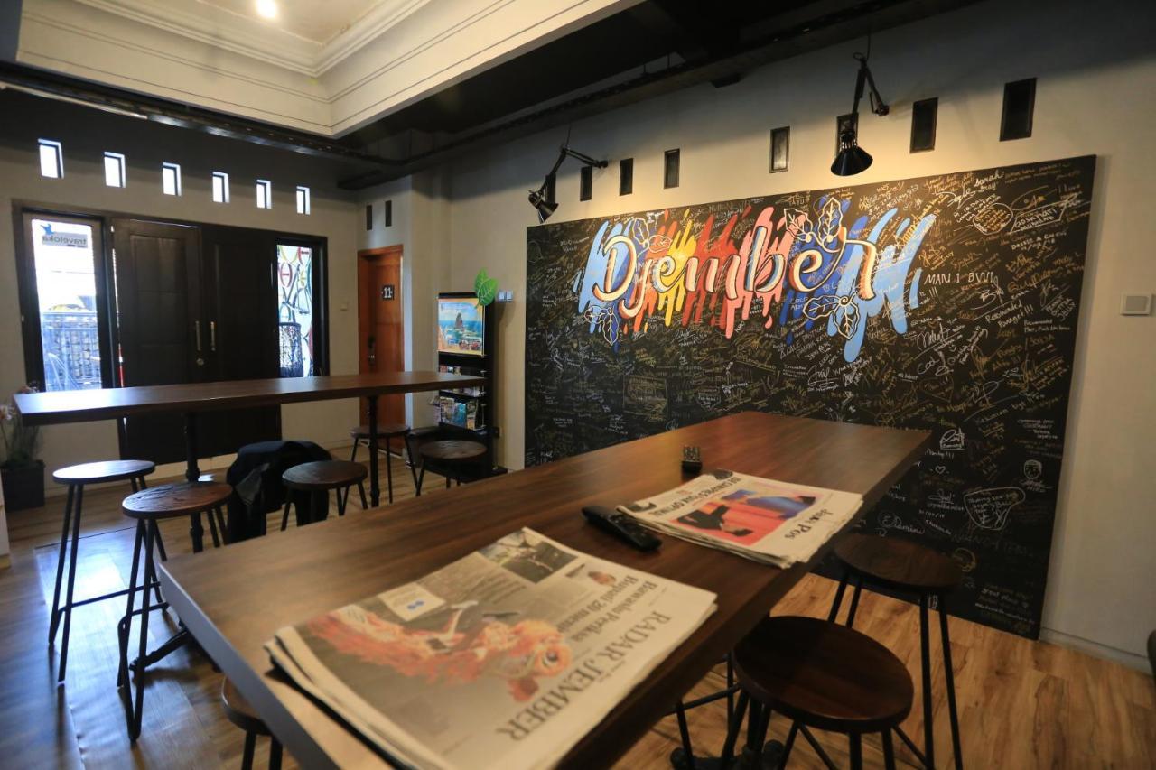 Innbox Capsule Hotel Jembel Εξωτερικό φωτογραφία